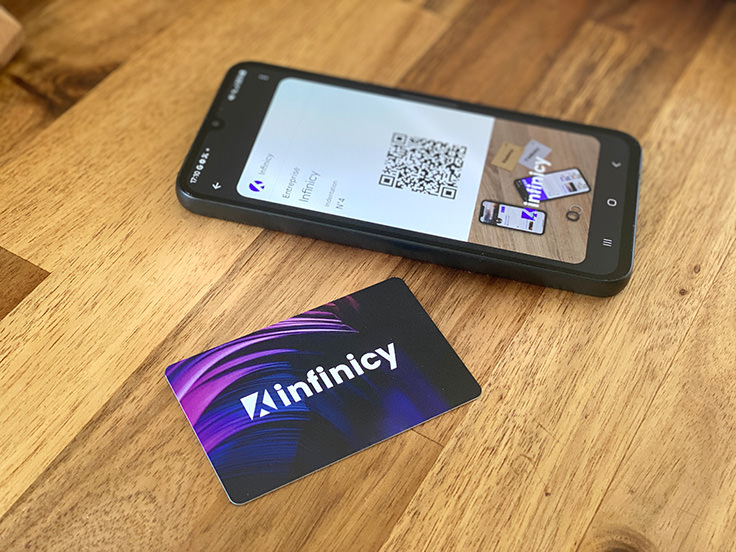 Carte de visite connectée et Wallet Infinicy